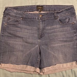 Celebrity Pink denim shorts - Size 18